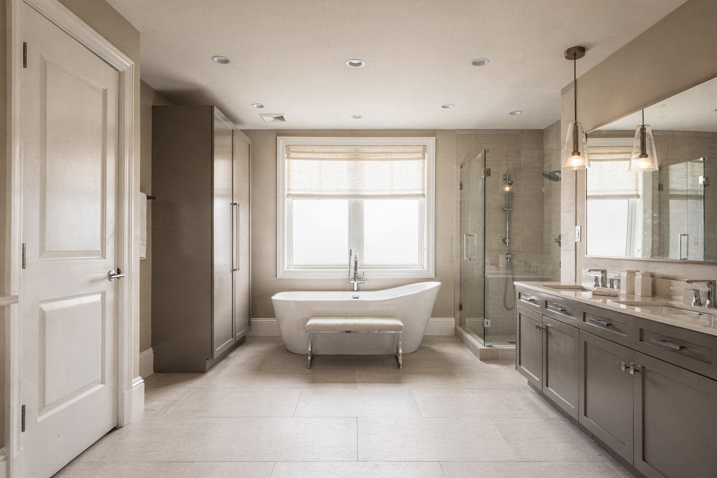 Claret Galley: Primary Bathroom