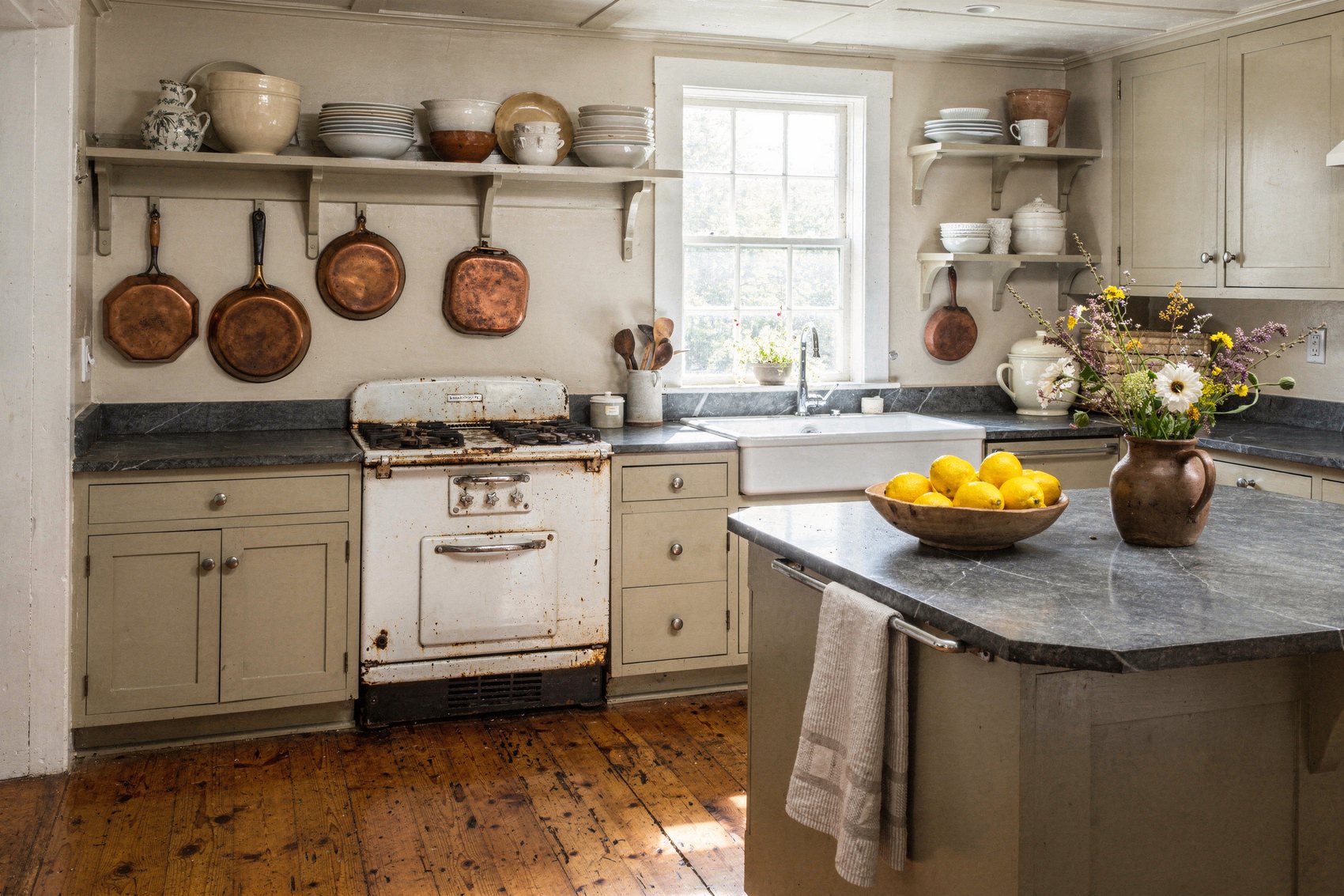 Hale Navy: Kitchen