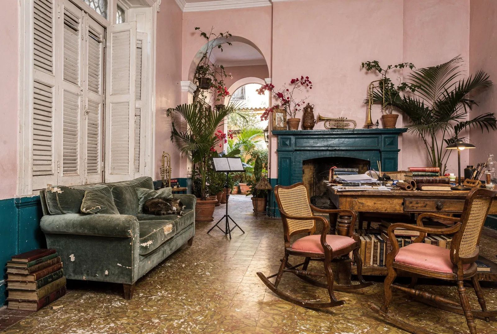 Havana Sunset: The living room