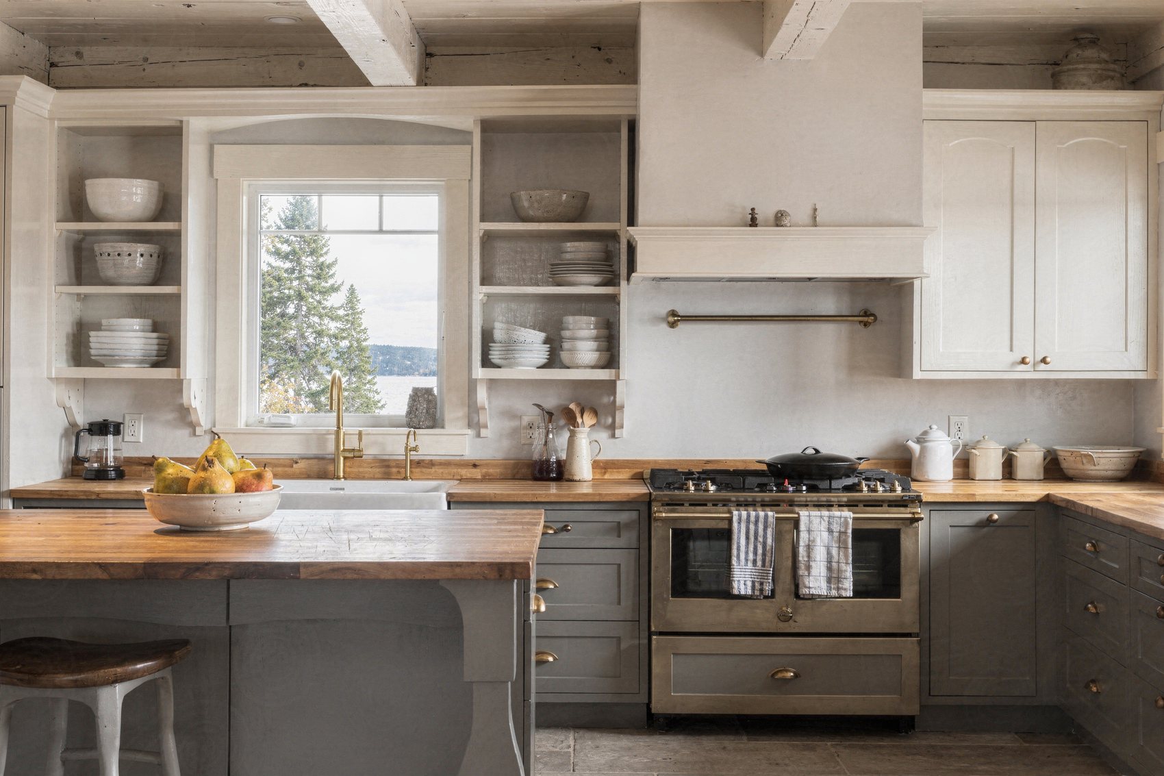 Lake House: Kitchen